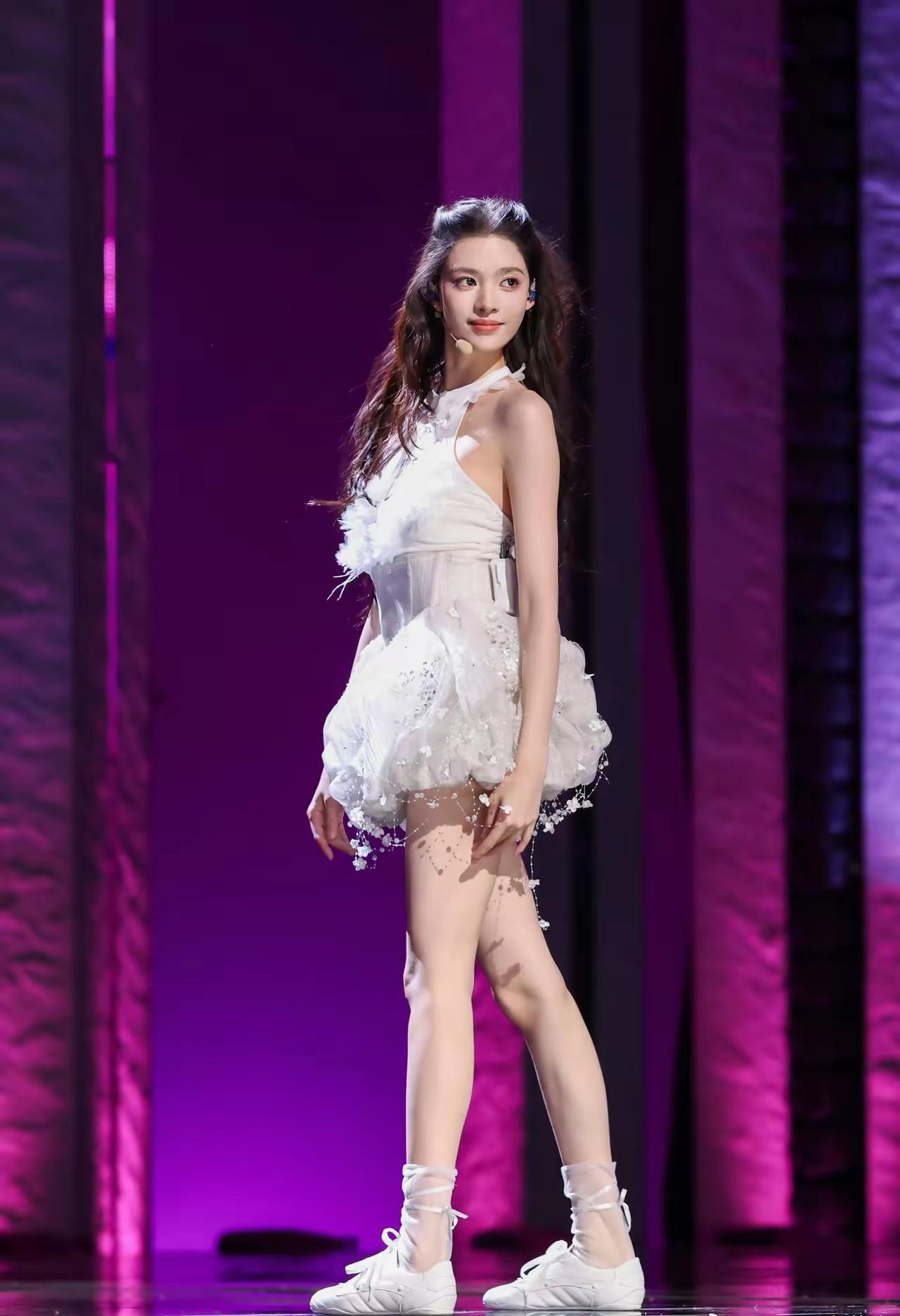 这个才是张艺上