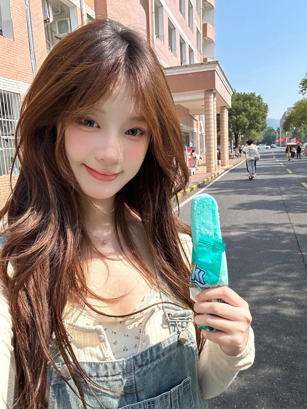 阳光下的照片 不需要技巧就很好看有阳光的日子真的太美好了   