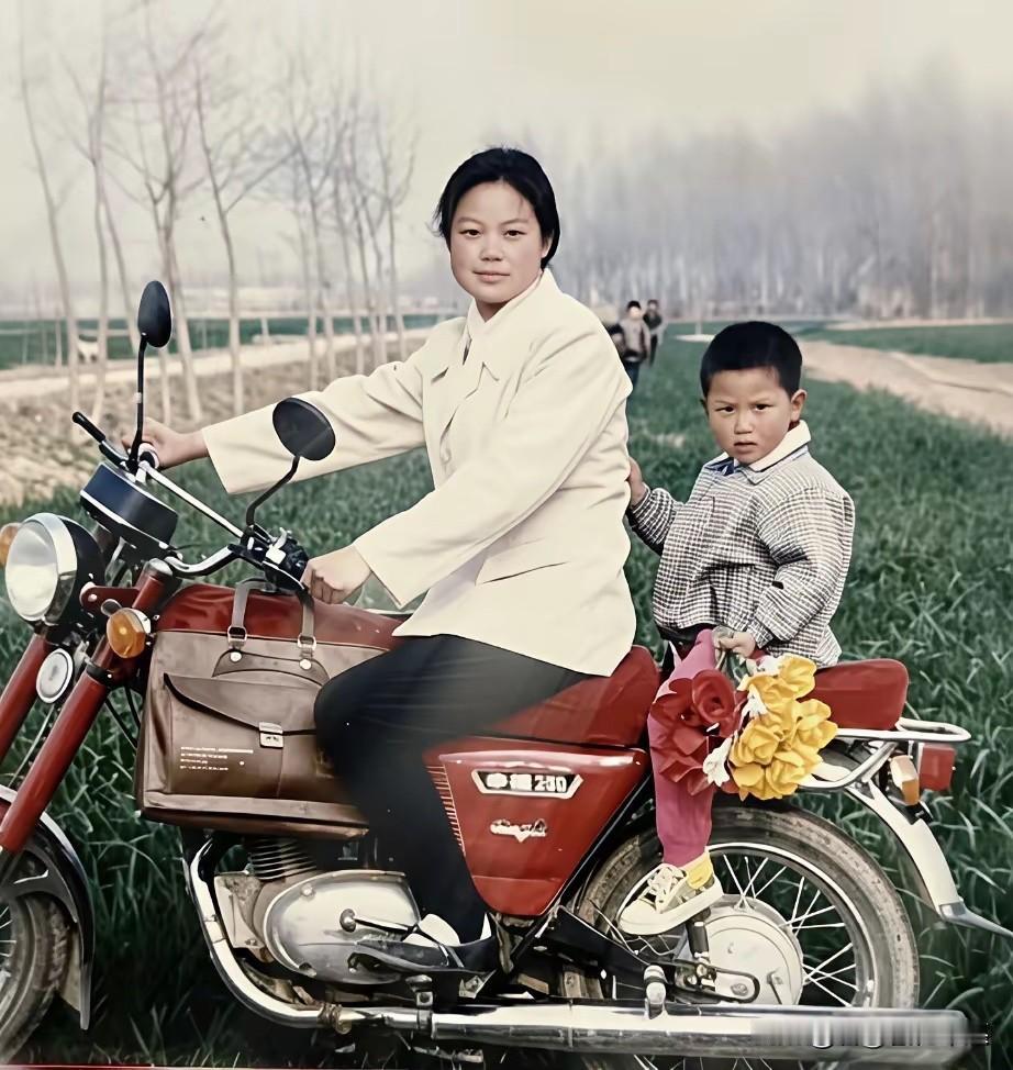 同样两个人，相隔30年的时间！
