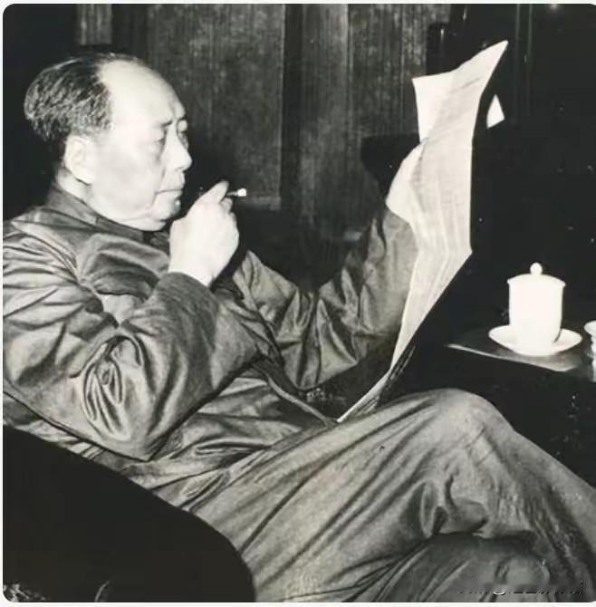 毛主席语录：多少事，从来急；天地转，光阴迫。一万年太久，只争朝夕