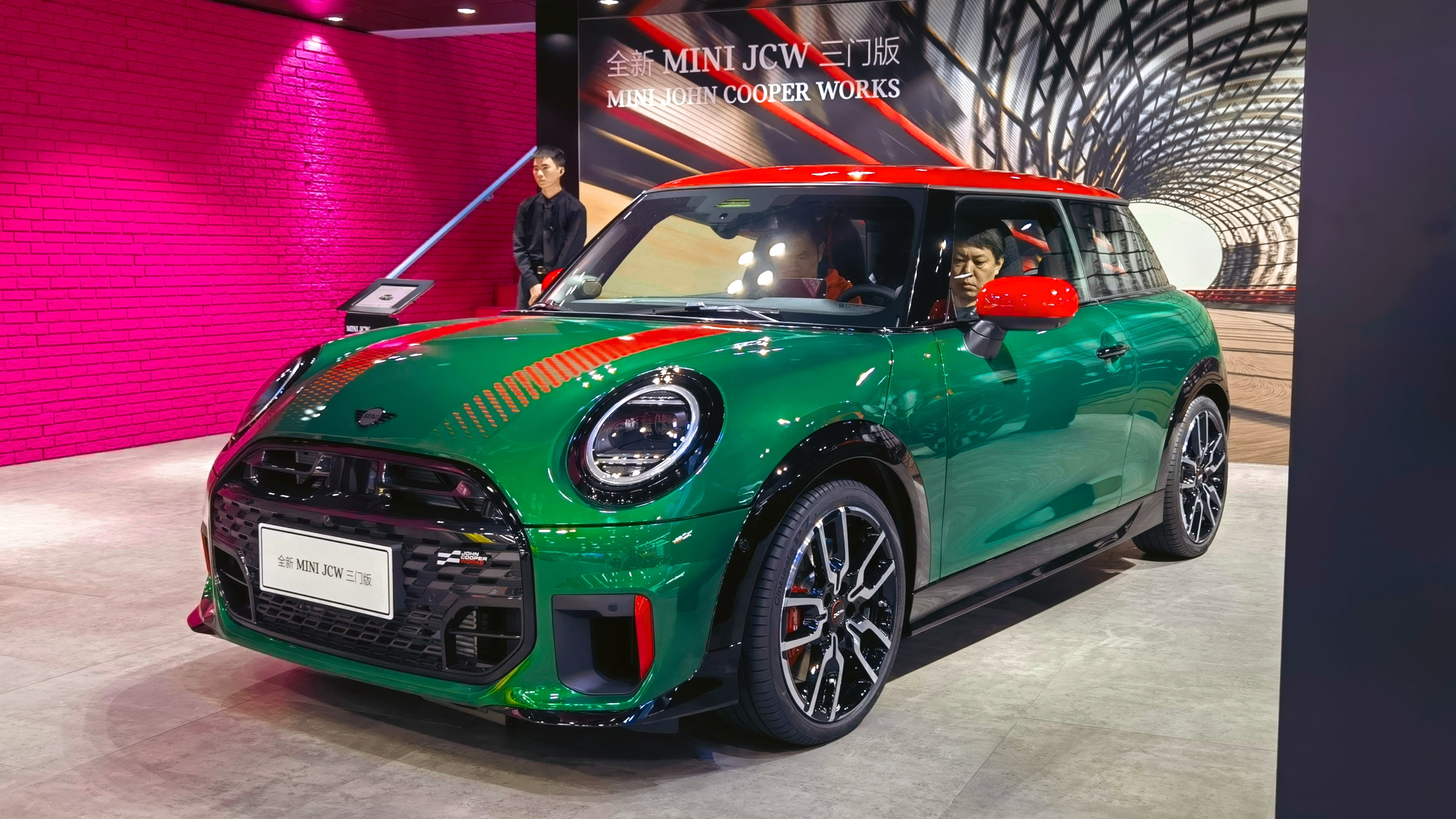 全新MINI Cooper 燃油版看一看，魅力依旧啊！尤其是JCW版，太招人稀罕
