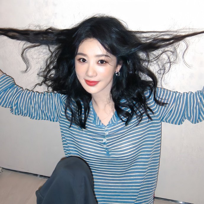 杨紫玉兰花开君再来 💜杨紫董竹君 如果可以的话，我想秉一把油纸，沁着芳香古韵，