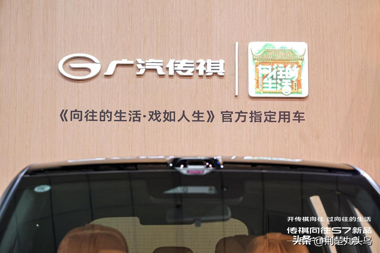昨晚第八季《向往的生活》正式开播啦，原班人马全员回归延续“蘑菇屋一家人”温情底色