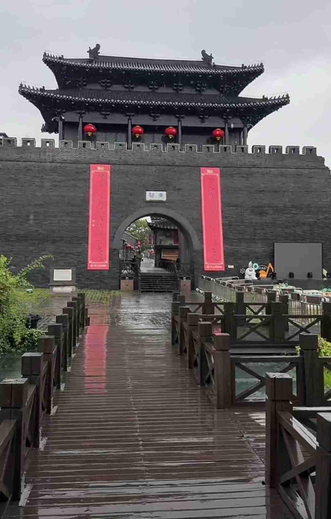 我的今日状态：😁轻松愉快
我这里的天气：🌧下雨