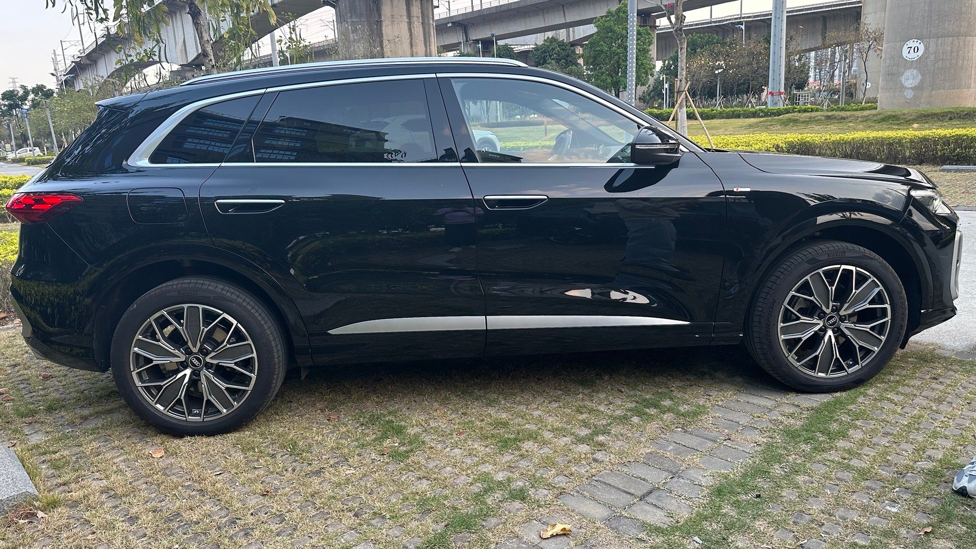 今天借了朋友26款奥迪Q5L来试，整体体验不错。跑了一趟广佛（去顺德吃顿好的~）