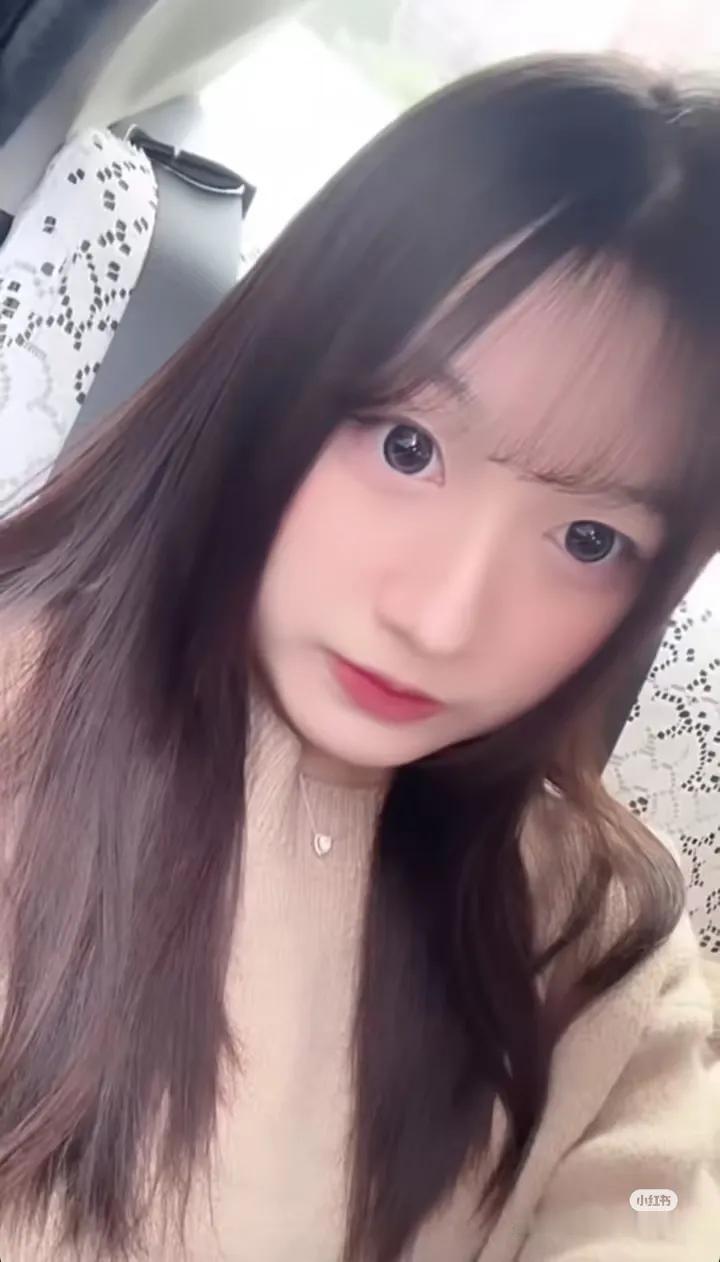 话说大马近几年就推出了许多样靓身材正，气质也相当不错的新晋博主，而恩恩就是其中之