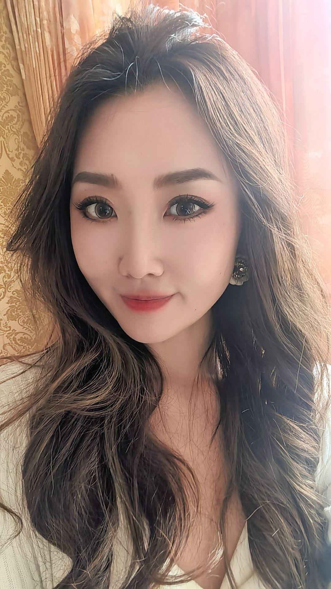 我见过凌晨五点的天，也见过无忧无虑的自己，可是后来凌晨的天很常见，却再...