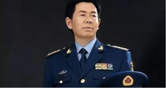 空军大校戴旭大声疾呼：“美国正在通过控制中国教育，培养亲美洋奴，其通过留学、发绿