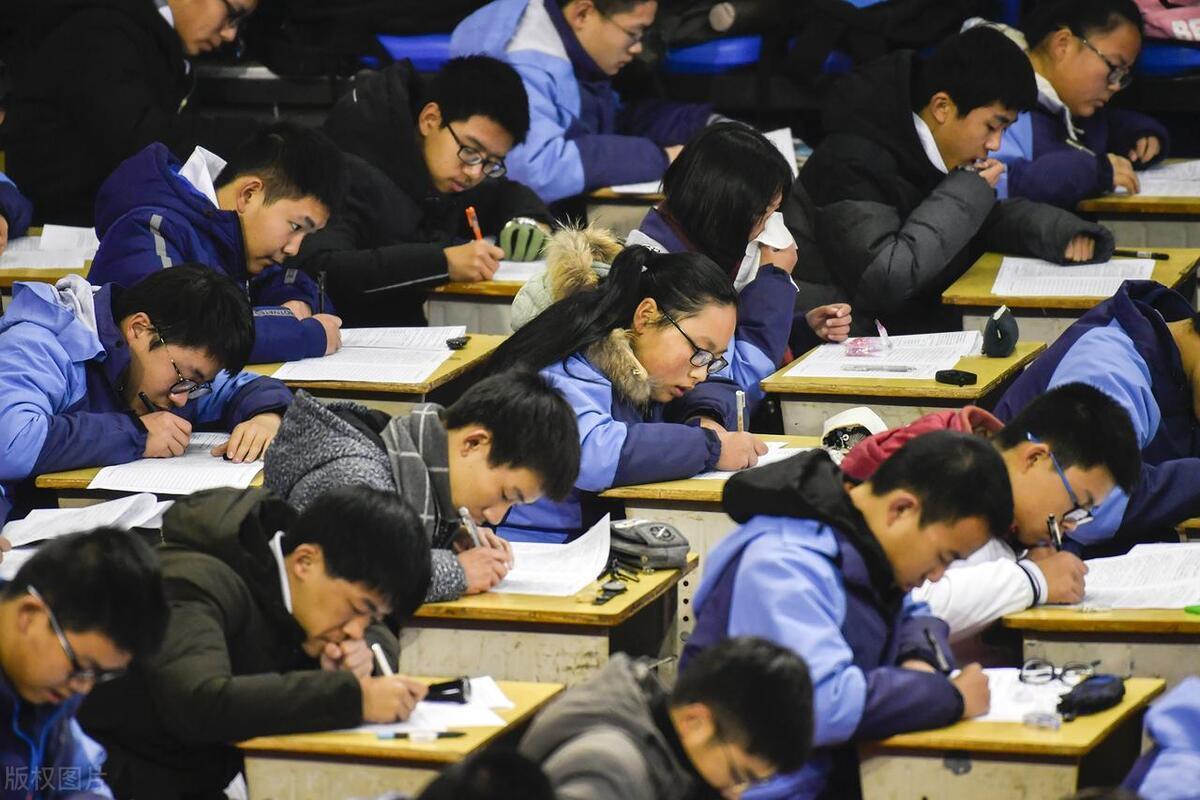 老师，你讲的知识真的很神圣么？你要咱练的题海真的很有意义么？
老师，你教的知识都
