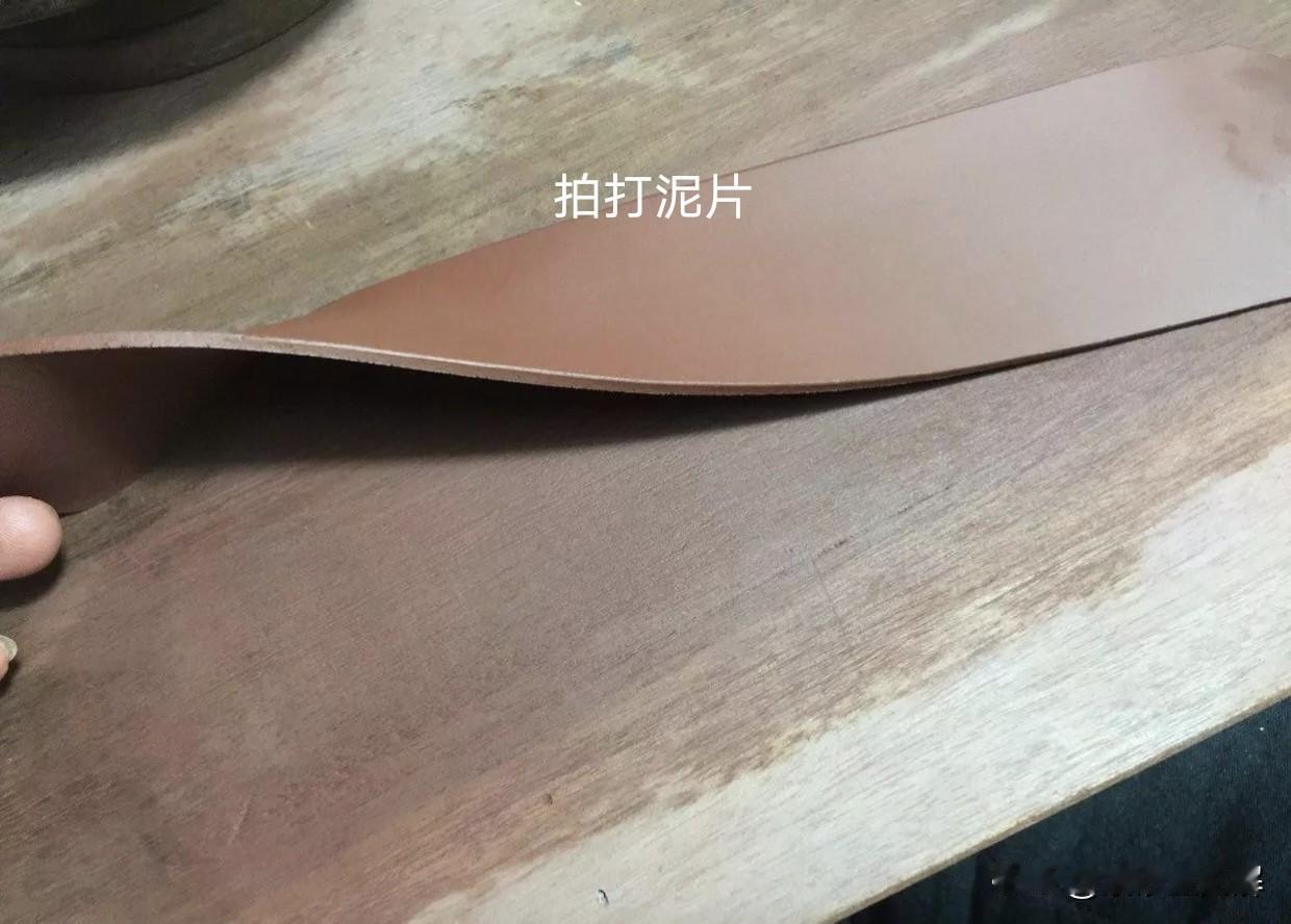 紫砂壶内壁的“泥凳纹”，为什么我不建议你拿来判断全手工？
很多壶友拿到一把壶，第