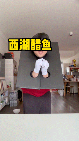 桃黑黑晒200元的英国电话亭桃黑黑家里都是猎奇难卖的东西 就问问桃黑黑上哪找到这