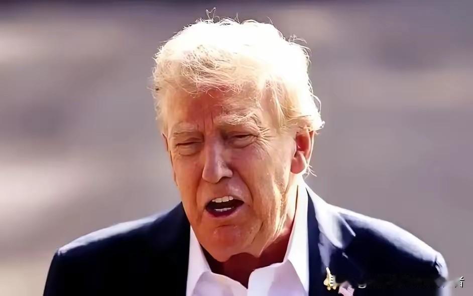 特朗普当着一屋子客人的面，突然扭头，对着旁边的财政部长贝森特就一句：“给中国打个