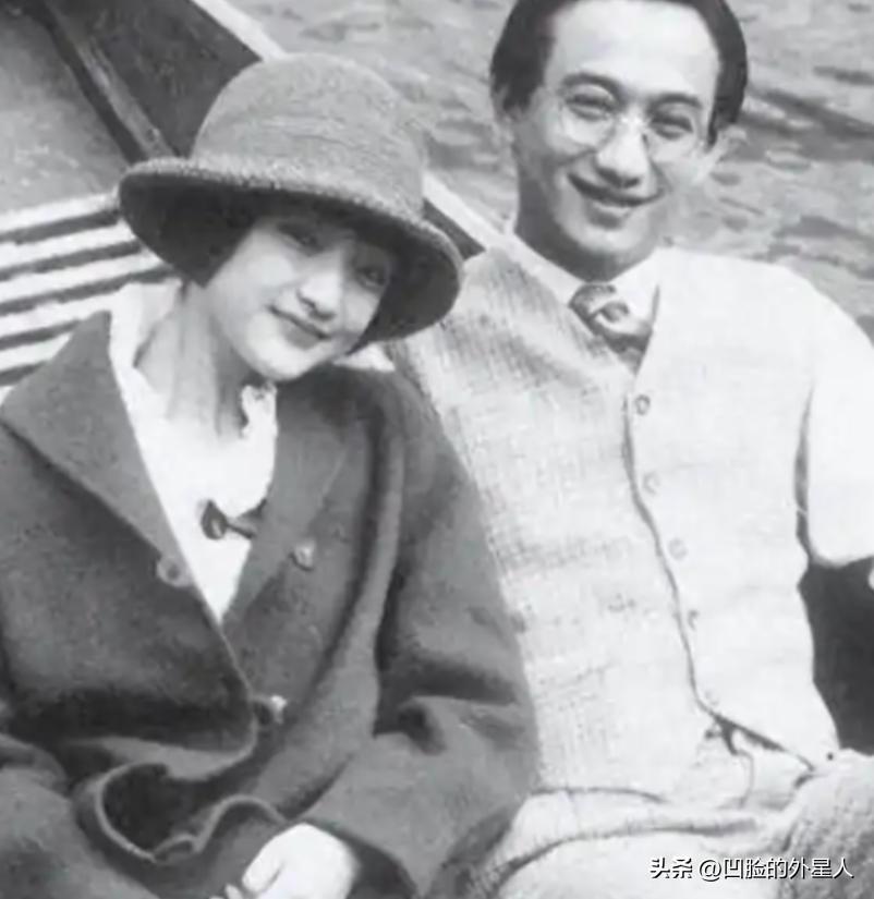 虽然徐志摩嫌弃张幼仪土气，但晚上却仍然跟她同房，张幼仪晚年也曾回忆说：大婚当天，