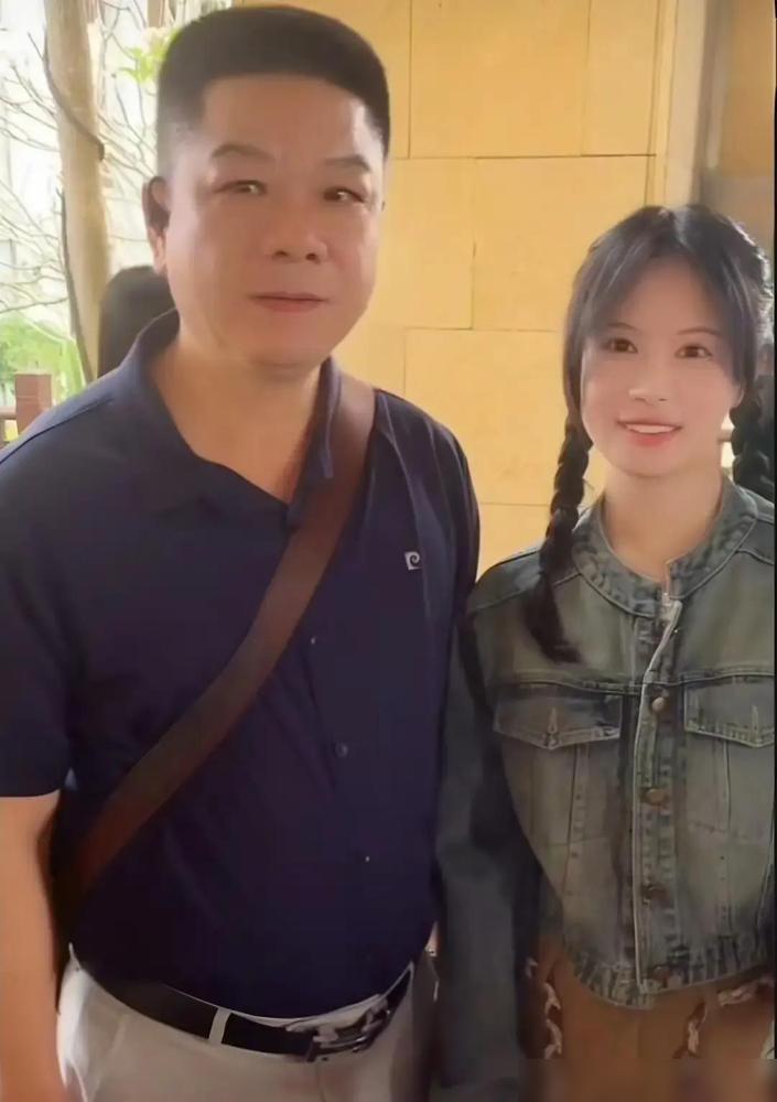 力哥和零元购老师在三亚彻底封神了，几把旧二胡，竟然让现场粉丝疯狂到现场作诗追捧！