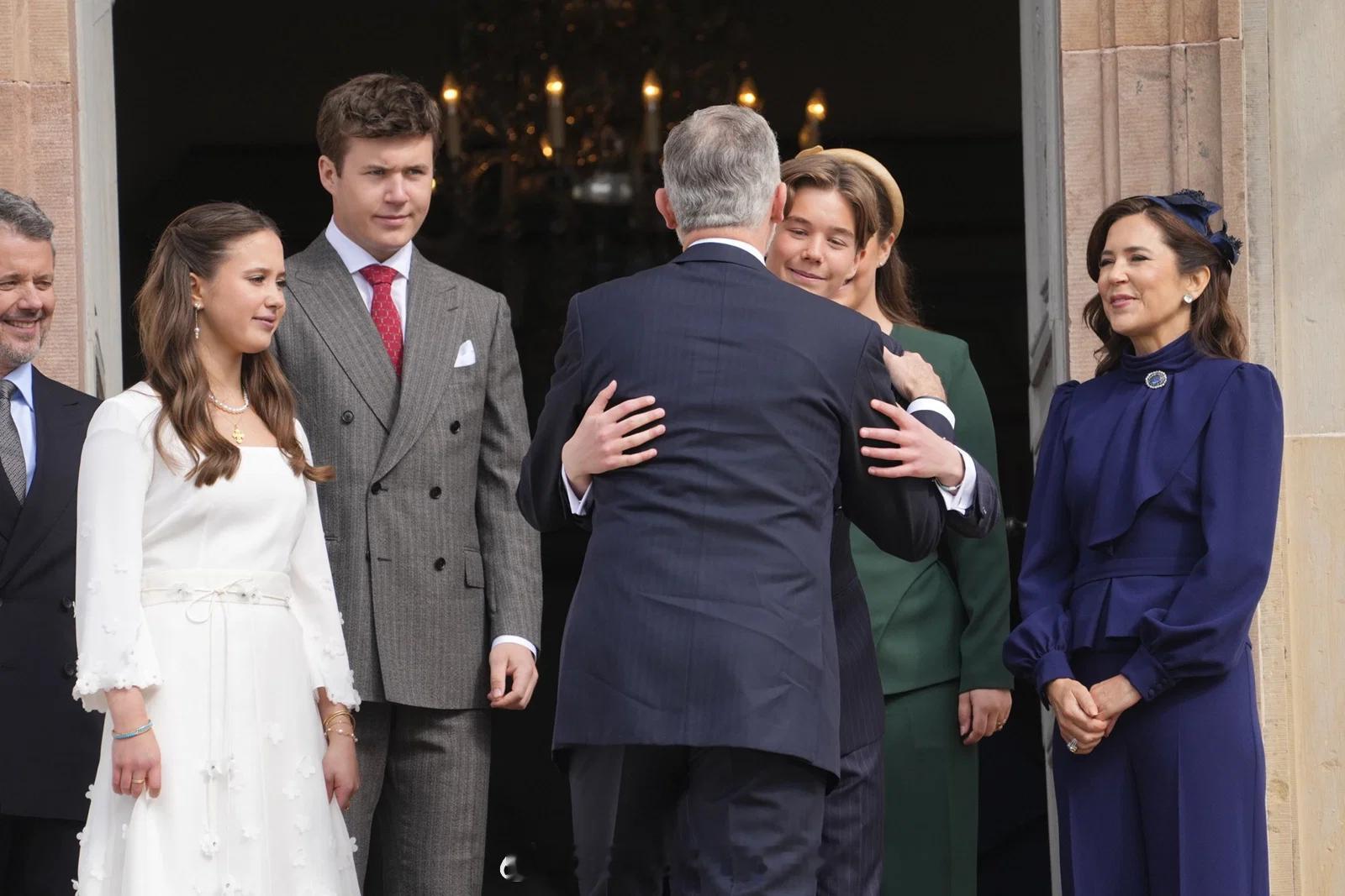 西班牙王室 4月18日，丹麦文森特王子和约瑟芬公主的坚信礼，费六作为文森特的教父