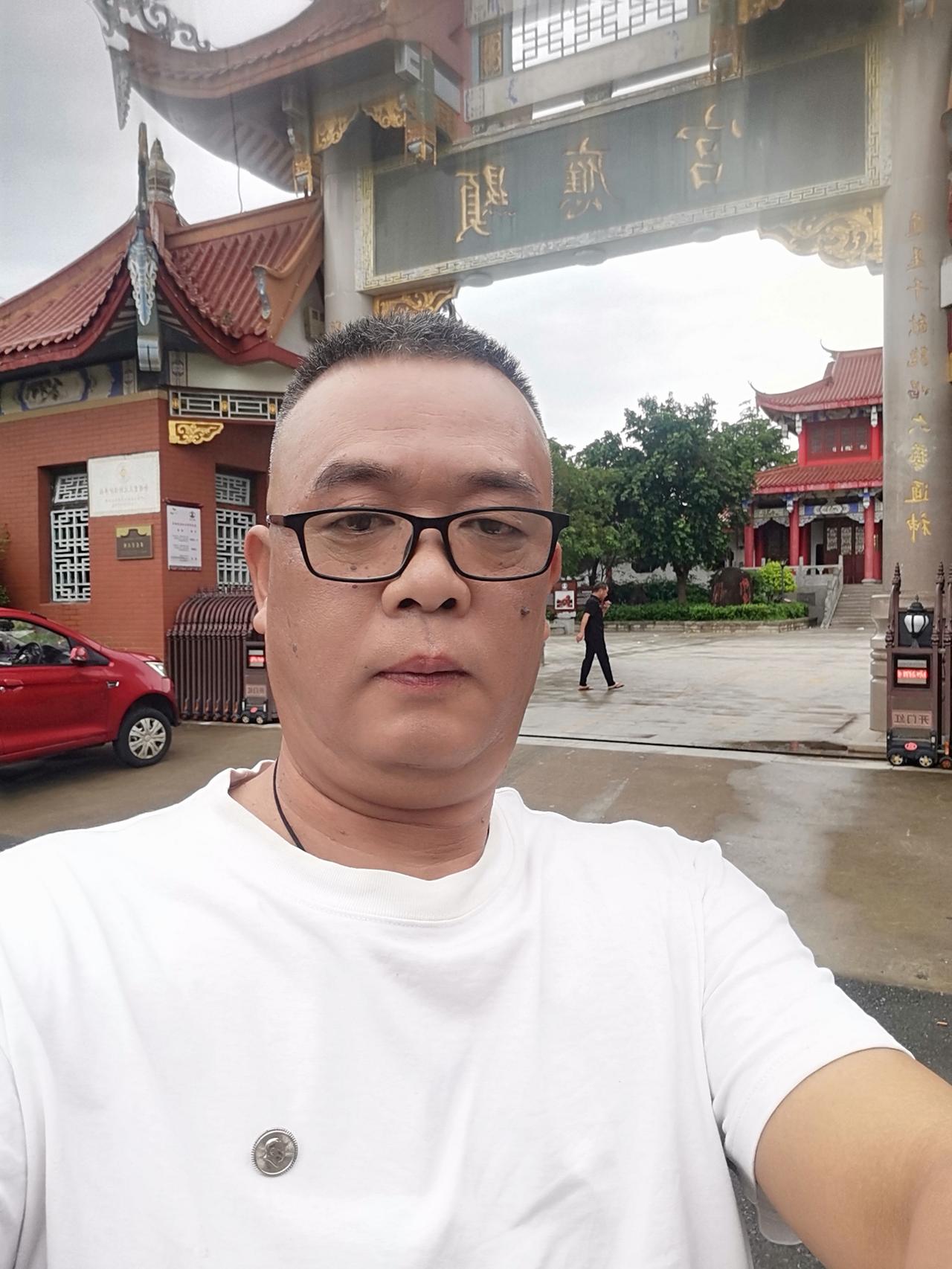 今天是毛泽东同志逝世50周年纪念日，深切追思伟大领袖为党、国家和人民建立的不朽功