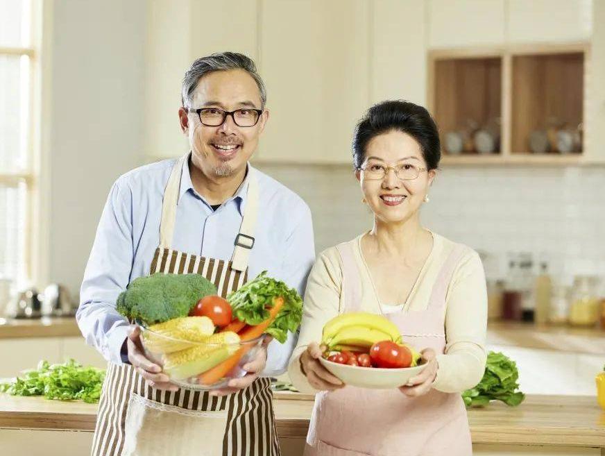 70后夫妻俩一个月内先后脑梗，医生无奈：两个人都爱上了做这3事

