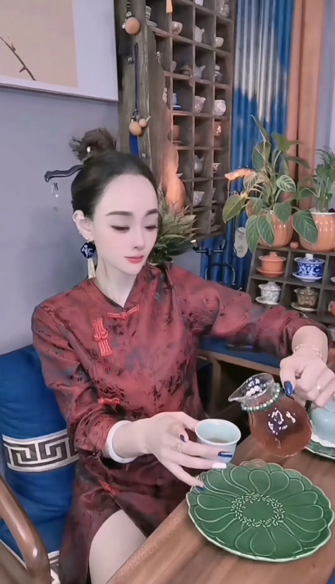 女人要想混的好，头发必须往后倒