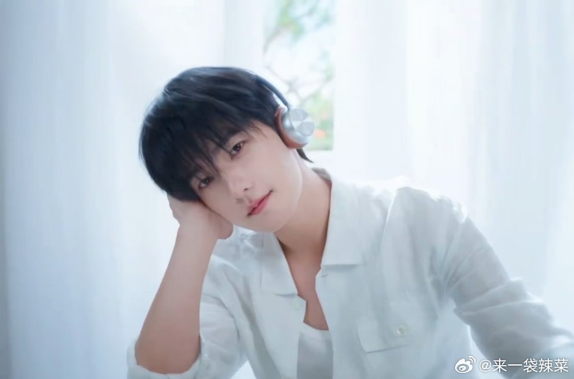 杨洋还没原谅青春文学吗杨洋何时回归现代剧谁的青春里没有一个杨洋，从肖奈到于途，每
