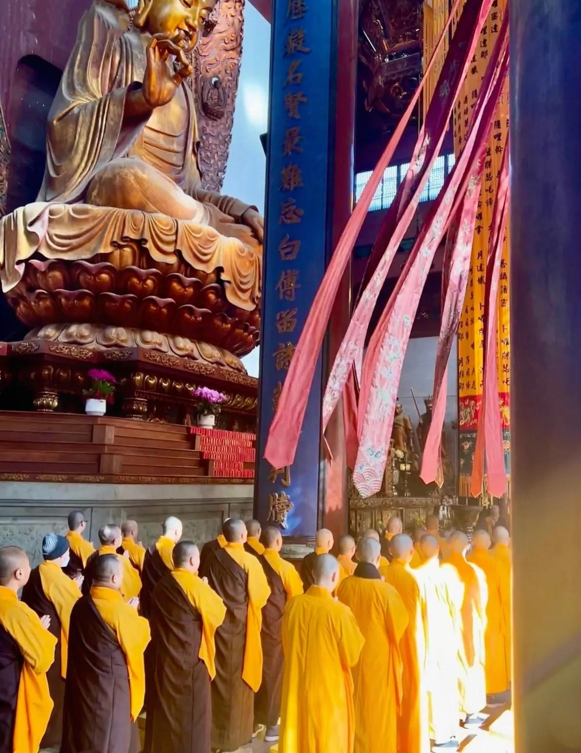 说真的，灵隐寺免门票这事儿，还真得绕不开释永信这波“警示”！
 
以前去灵隐飞来