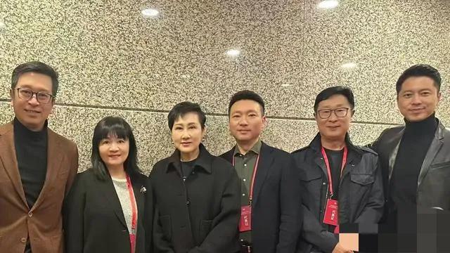 6位知名人士同框：

我认出了高大修伟的王雷，戴着眼镜的林永健，沉稳大气的''国