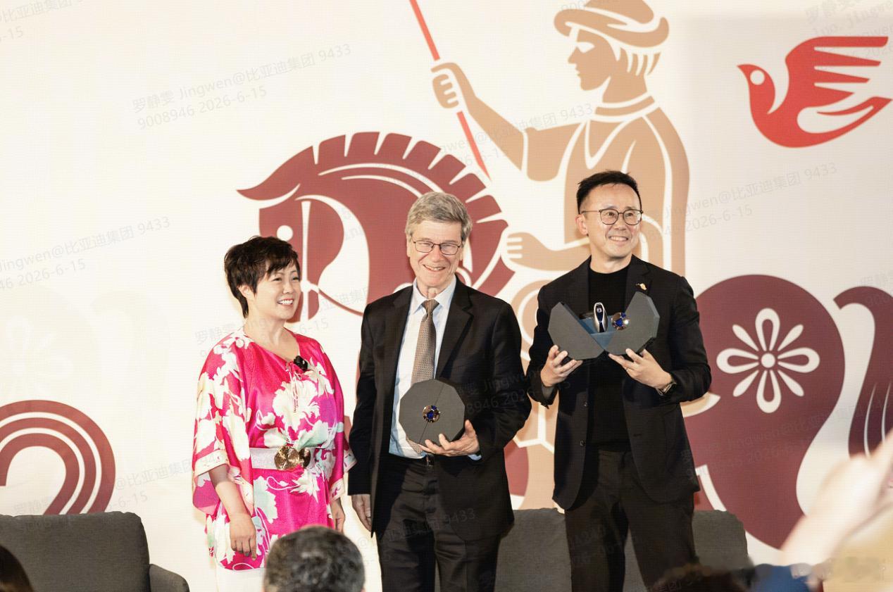 比亚迪在罗马搞了马可波罗新丝路活动，这次行程 43 天，全程 15000 公里，