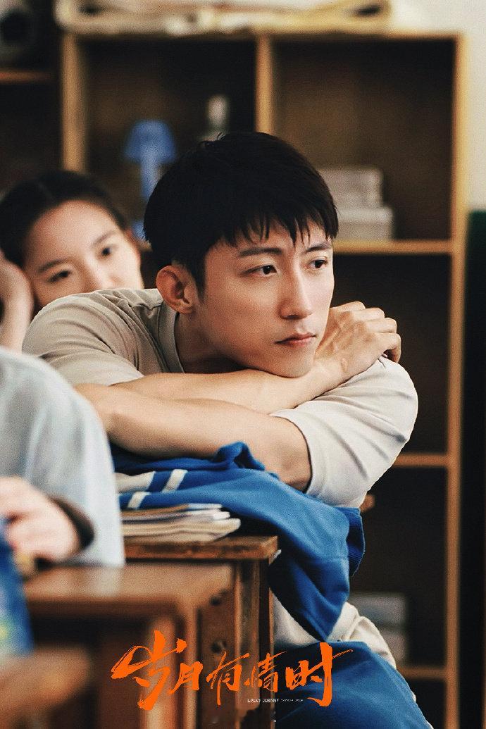 也是给黄景瑜演到浪漫疯子了谁被黄景瑜演的张小满拿捏了！笨拙又真诚，眼神闪躲还结巴