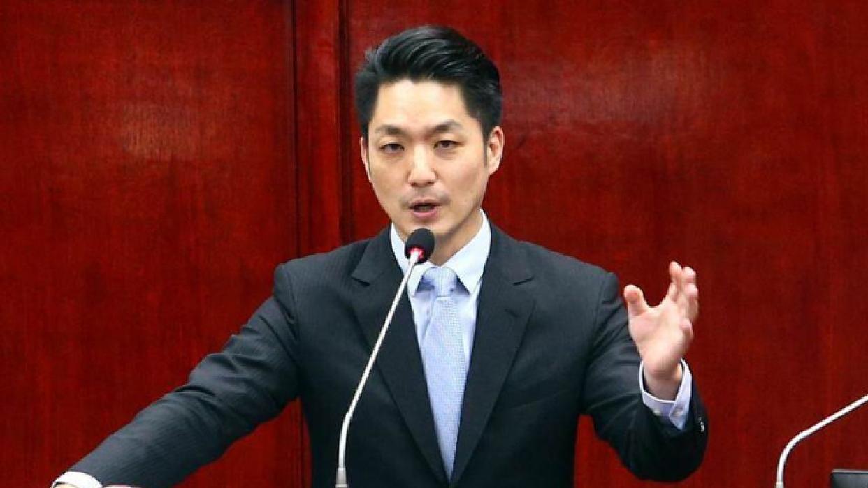 驳“对等尊严”论：两岸政治基础不容模糊
 
台北市长蒋万安就郑丽文访陆表态，提及