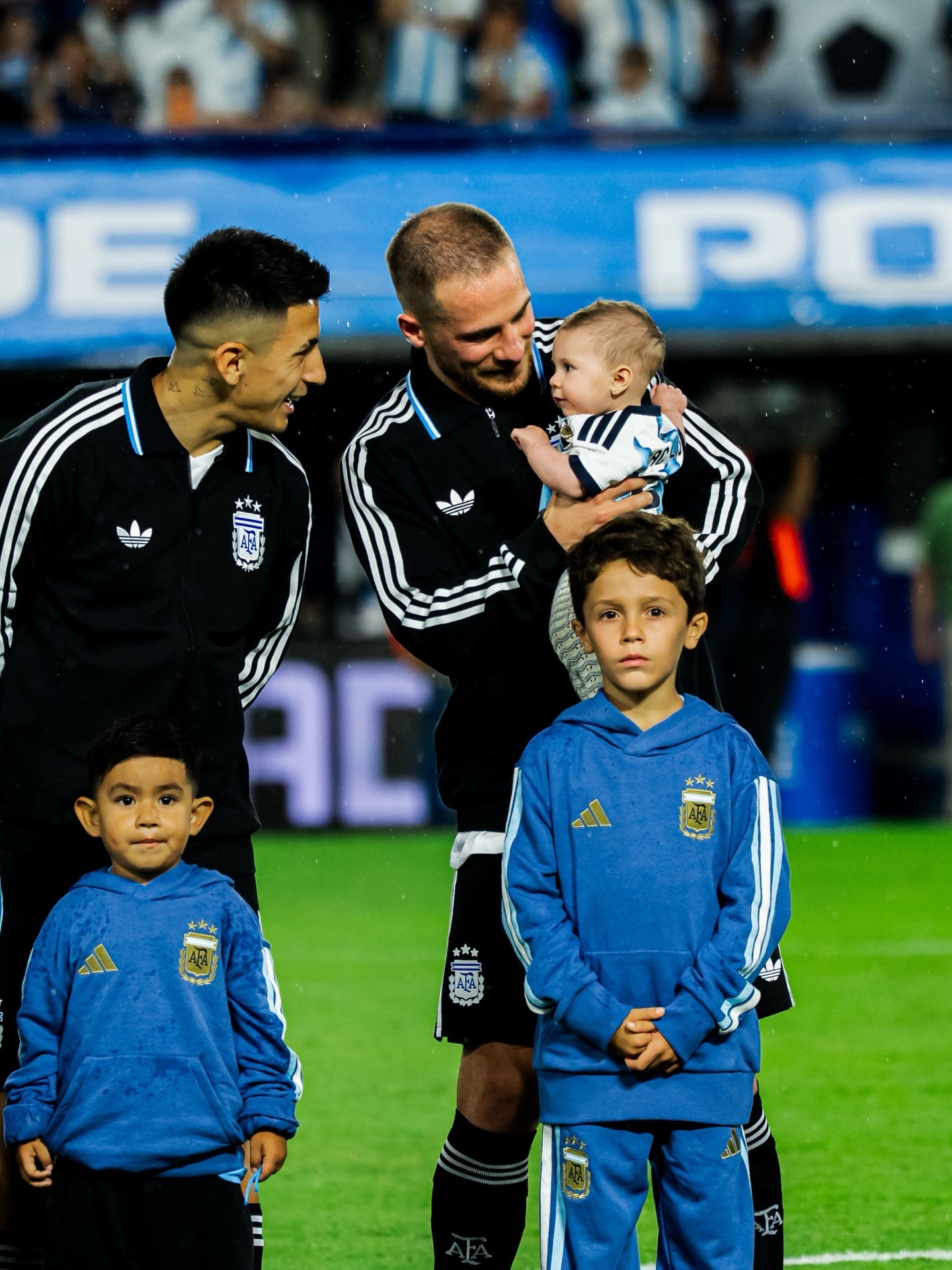 麦卡利斯特更新ins：与这群可爱的伙伴们一起，又一轮主场巡演圆满落幕，接下来会有