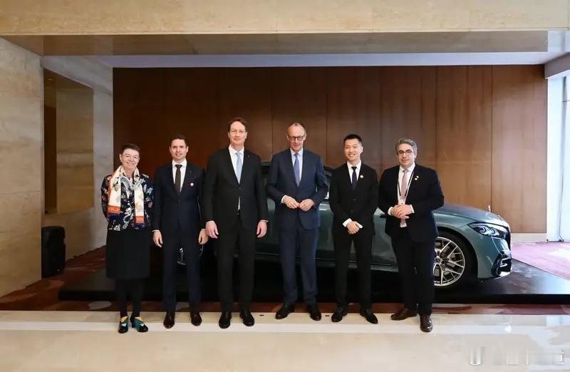 懂车之道讯2月26日，梅赛德斯-奔驰中国与Momenta在京签署升级合作谅解备忘