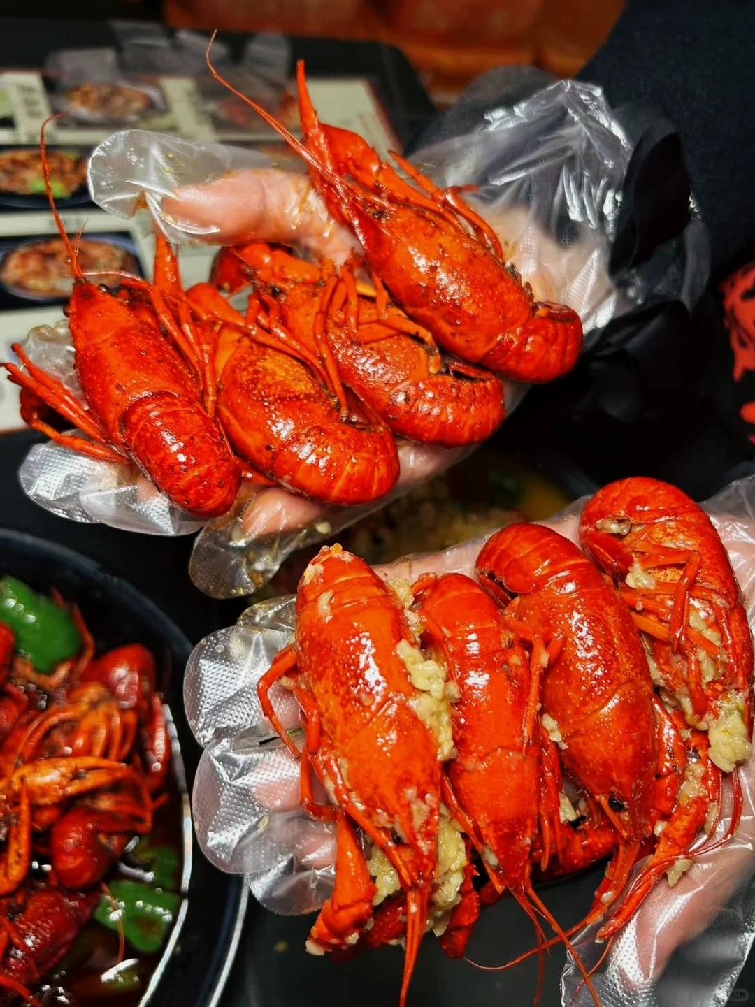 年少时节的夏日，没有琳琅满目的夜市美食。每逢暑夏，父亲不忙就会带着丝网兜、揣着鸡
