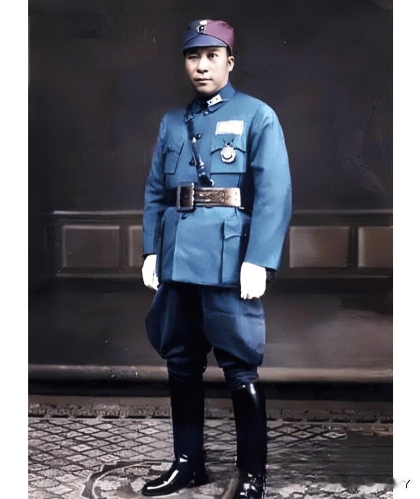 这才是1935年杨虎城将军在西安的真实样貌，并非演戏，也不是演员，而是他当时身穿