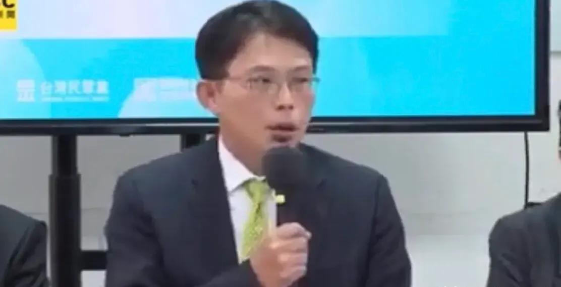 民众档最新宣布推举黄珊珊参选立法院龙头，总召黄国昌、副总召黄珊珊、干事长陈昭姿。