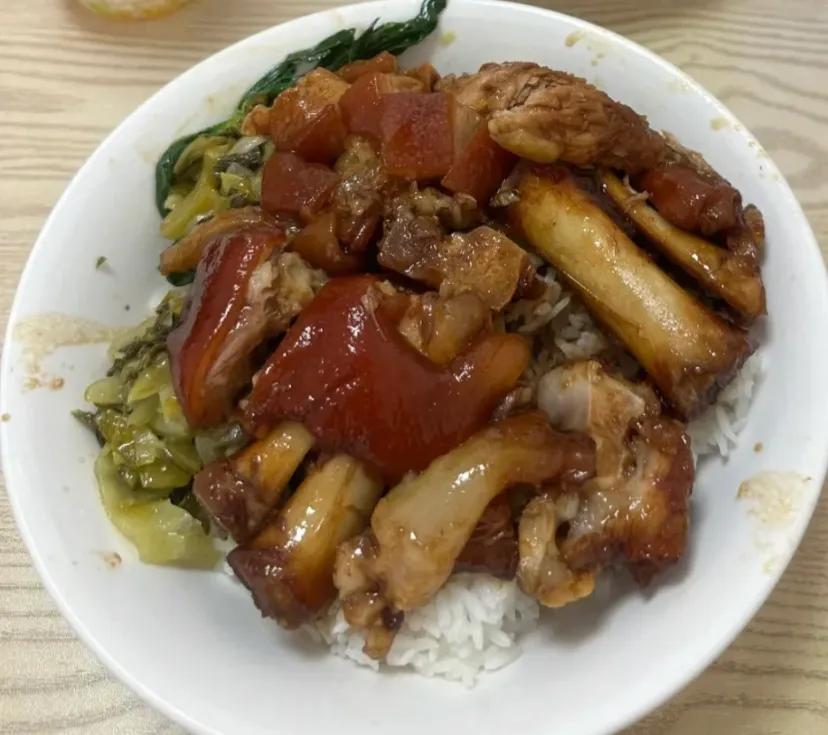 其实100万就是财富自由，可以退休的标准
如果有100万的话，这辈子基本上是够花