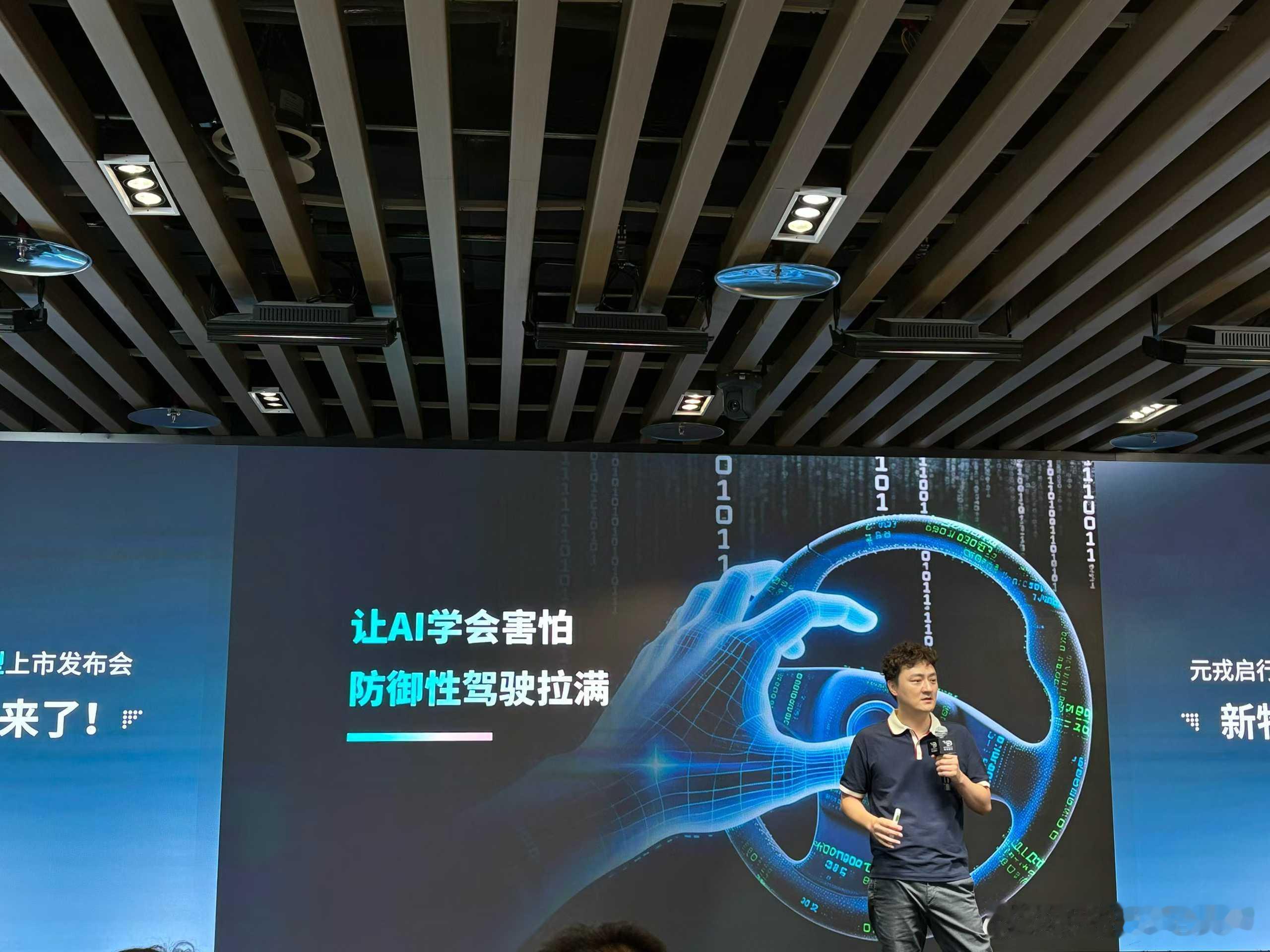 所谓的强化学习本质上就是一套趋利避害的奖励机制，人类经过了几百万年才慢慢掌握其中