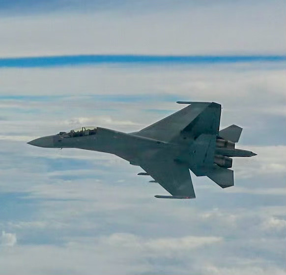 我爱祖国的大海 也爱祖国的蓝天 今日侧卫 早安Photo credit: 中国军