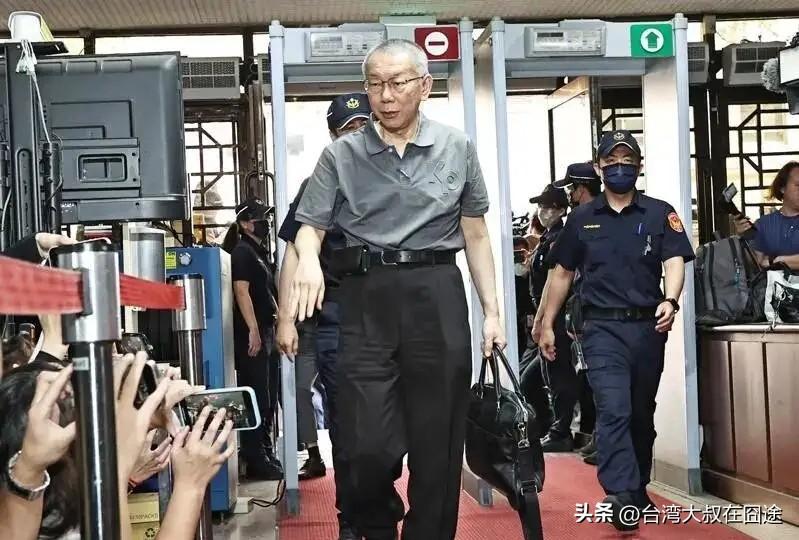 柯文哲7000万保释金创纪录！黄国昌接掌民众党，柯文哲：我先拼司法！
 
台湾政