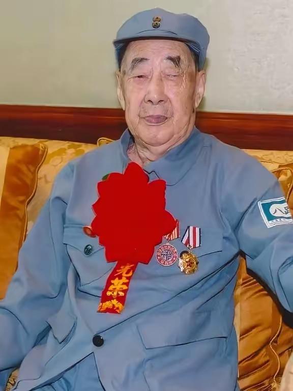 抗战之老兵，
为国建勋功。
生子许家印，
坑人真不轻。