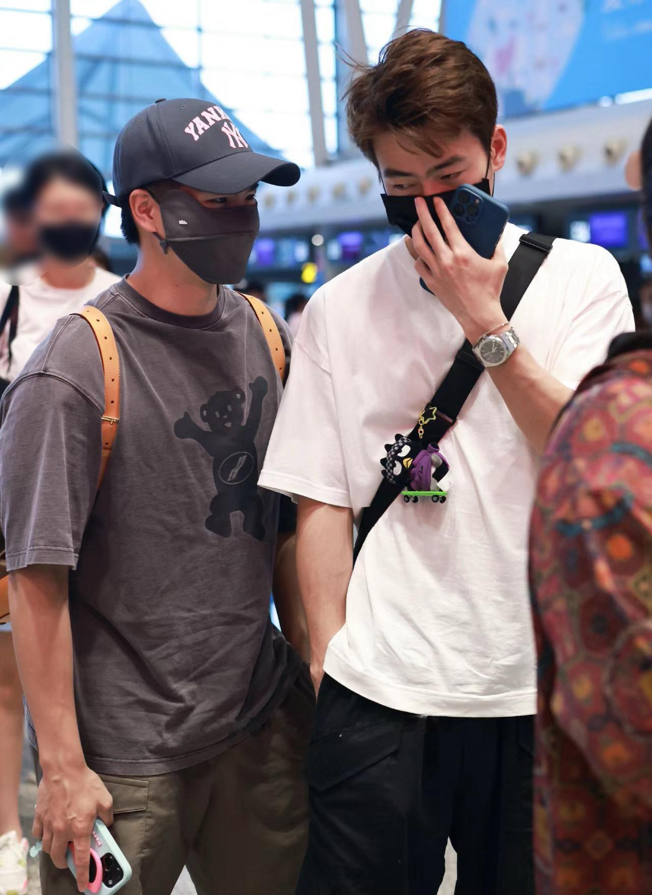睡眼惺忪的两只修勾玩得开心哟！[憧憬] ​​​