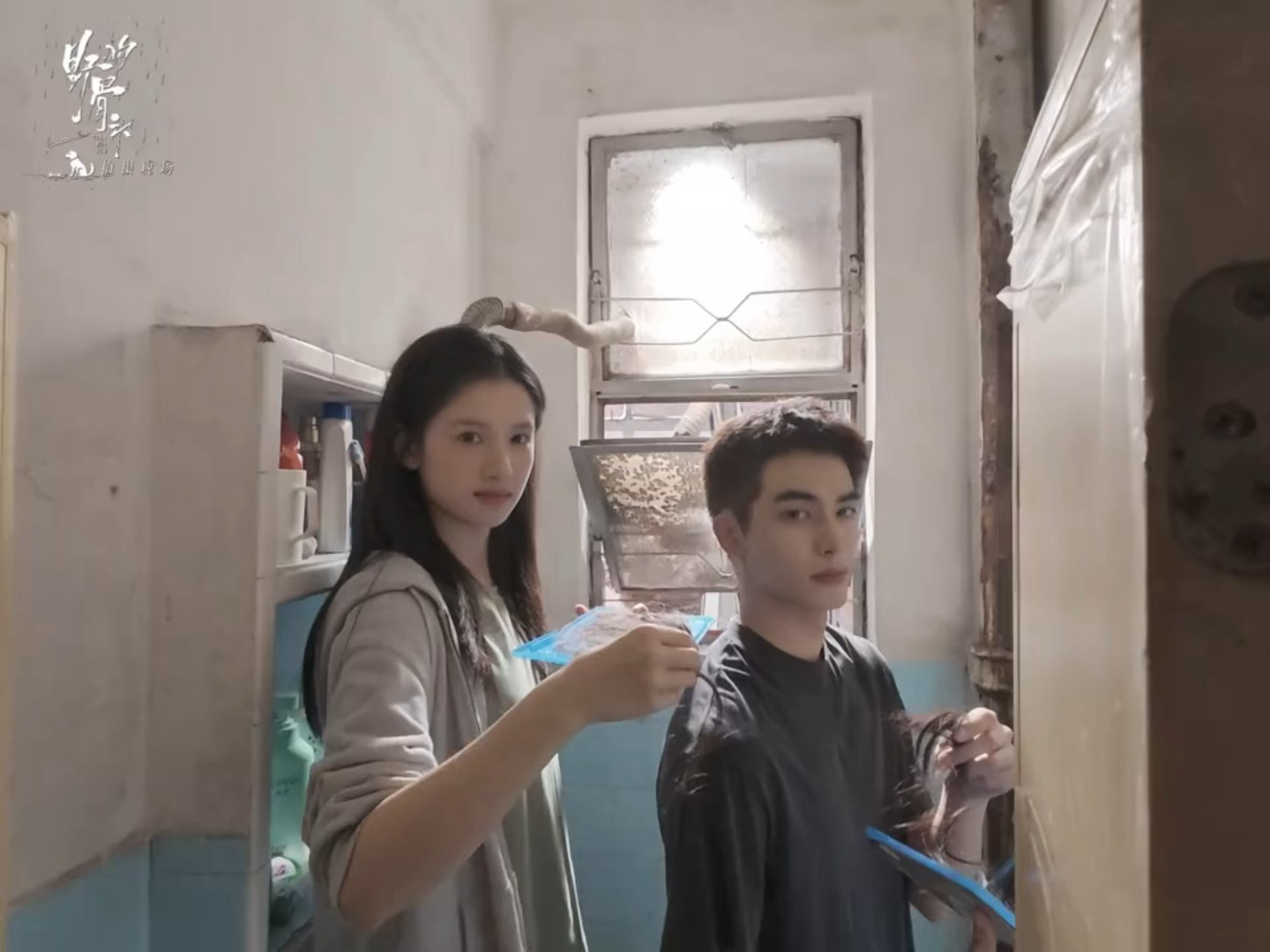 张婧仪有点天才 帮陈异剃头是她想出来的😭 