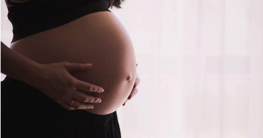马来西亚一名准妈妈近日在社交媒体透露，自己得知怀了女宝宝后爆哭，引起网友一片骂声
