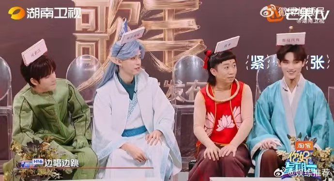 丁程鑫跳舞最谨慎的一次丁程鑫好六唱跳monster《好六》舞台上，丁程鑫跳《mo