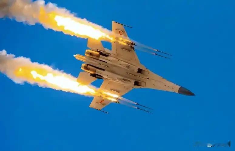 - 7：特定时代的空中利刃歼轰 - 7诞生于上世纪七八十年代，当时中国海军对海空