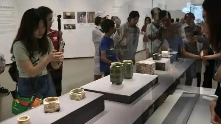 中秋刚过，一条小学生作文在网上刷屏了。
杭州一个小学生，作文题叫《给爸爸留的圆月