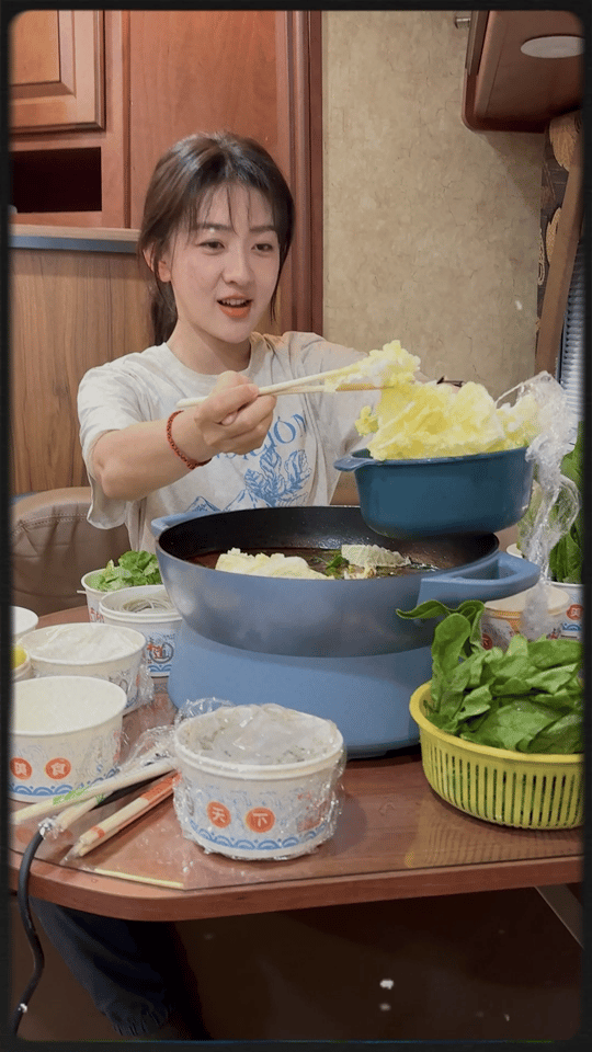 #梁洁也是香菜爱好者#真的看着就很香，这也太好吃了！而且还加了香菜，又找到了一个
