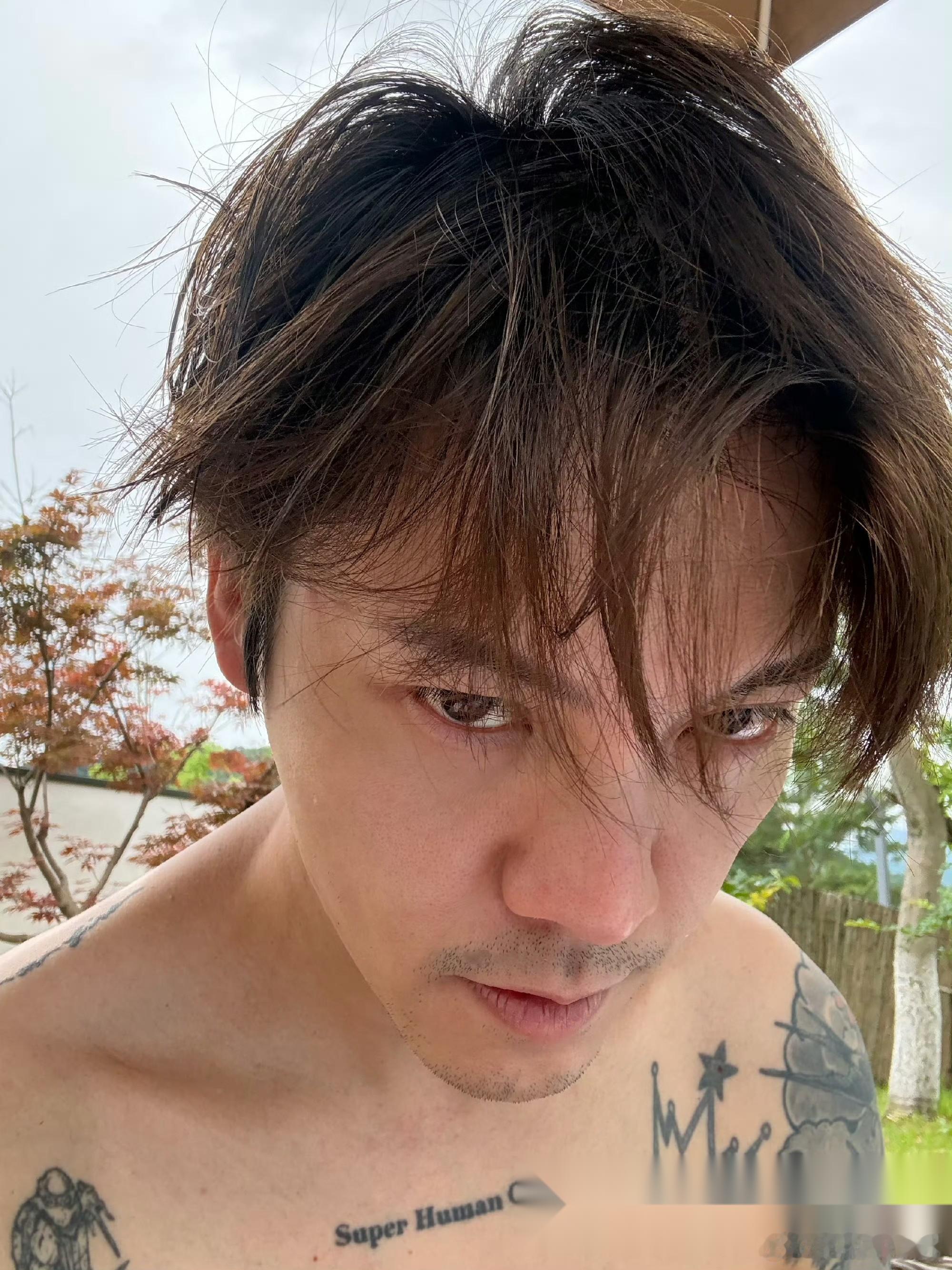 笑死人了！陈伟霆为这事在线求助网友，还说挺急的。         昨天，陈伟霆在