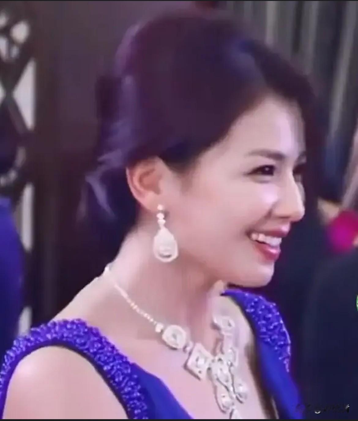 刘涛，1978年生于江西南昌，著名影视演员，身高168cm，丰满性感，漂亮勾魂。