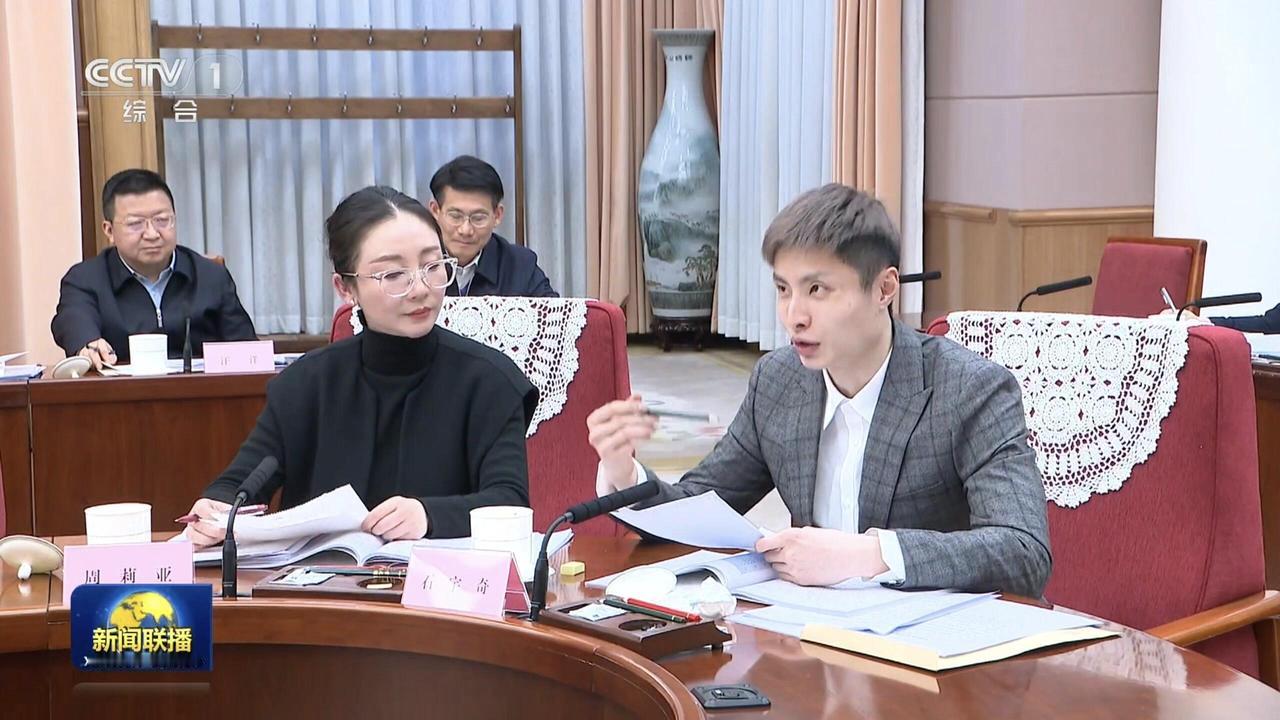 石奇宇不愧是最佳运动员之一，眼光没有错，这是超级的典范，又上央视了！
板正，高雅