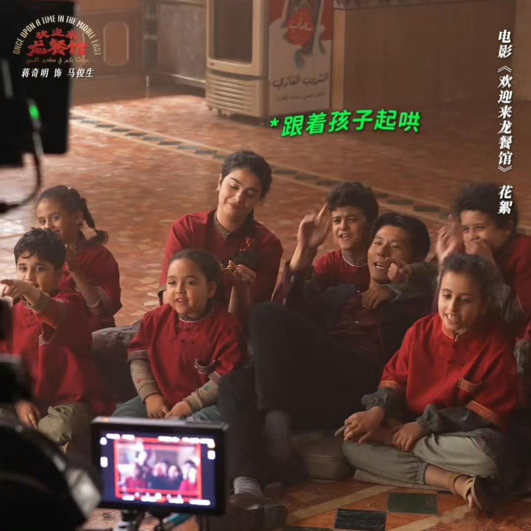 蒋奇明戏里戏外都在带娃蒋奇明和外国小孩处挺好蒋奇明是不是内娱隐藏男保姆啊😆戏里