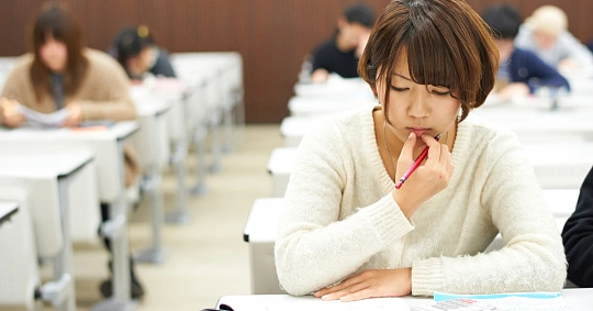 读书 不用奔赴远方，也能见识山河万里；不必历经世事，便可读懂人间百态。在文字里安